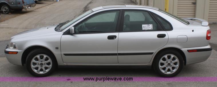 image for item F2964 2002 Volvo S40