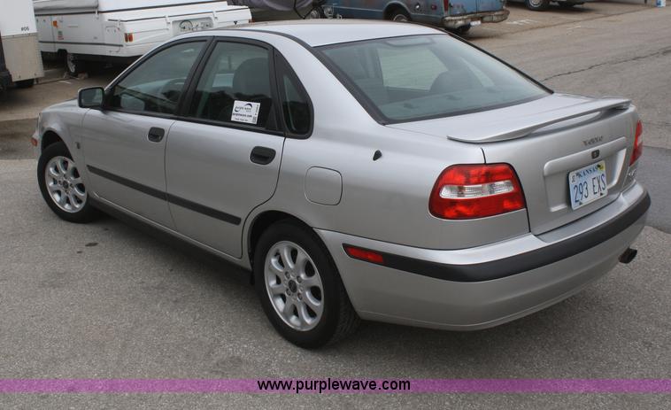 image for item F2964 2002 Volvo S40