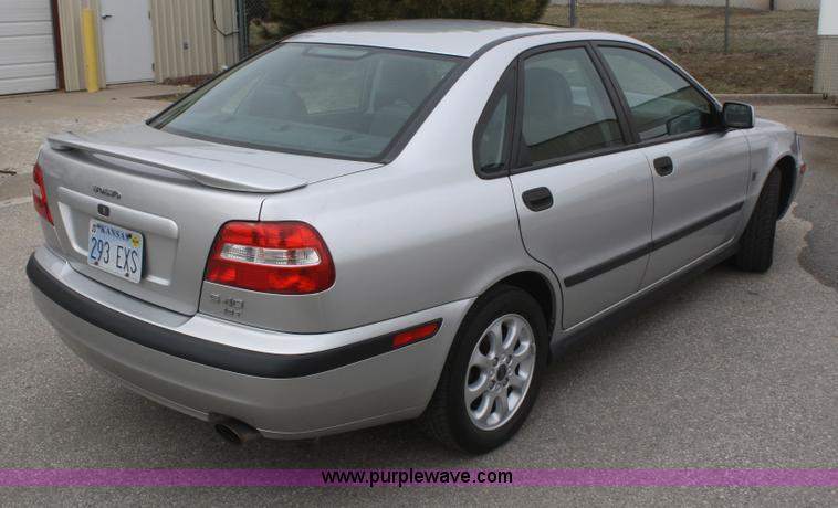 image for item F2964 2002 Volvo S40