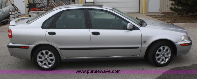 image for item F2964 2002 Volvo S40