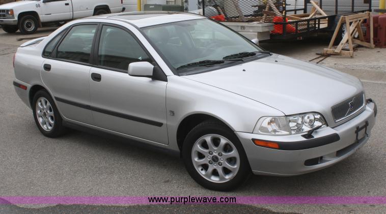 image for item F2964 2002 Volvo S40