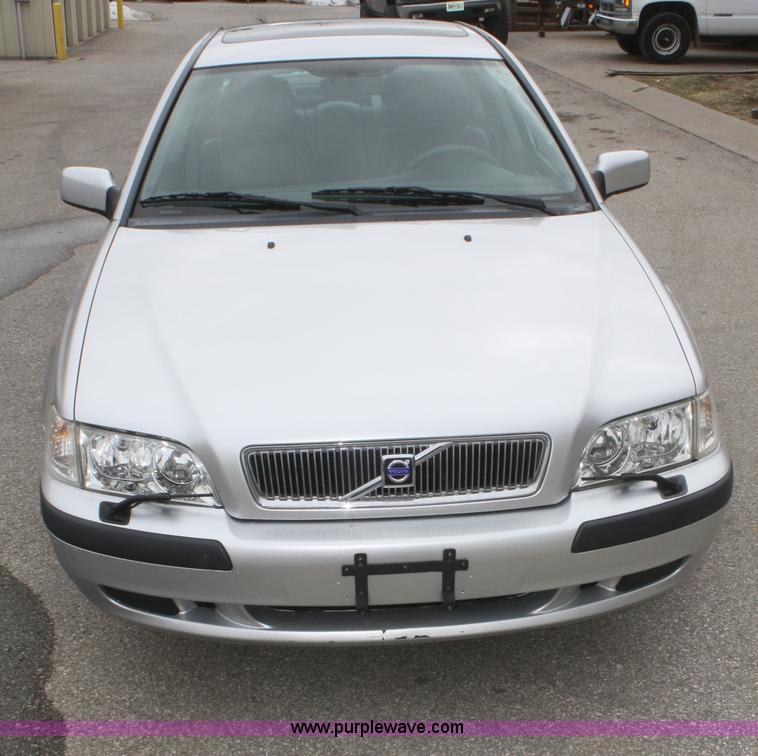 image for item F2964 2002 Volvo S40