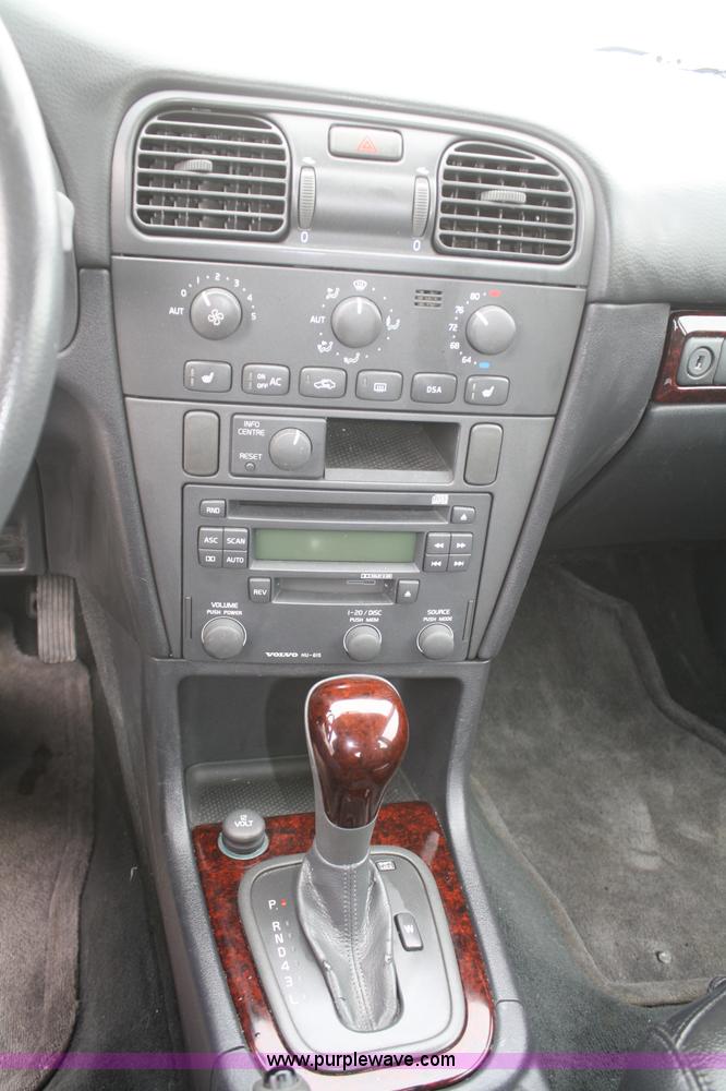 image for item F2964 2002 Volvo S40