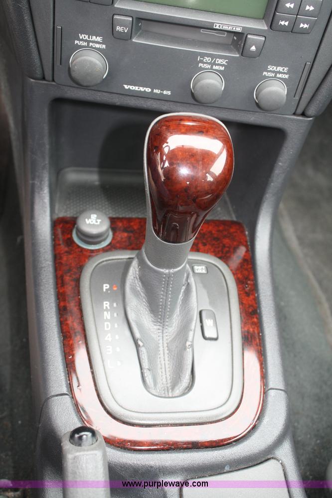 image for item F2964 2002 Volvo S40