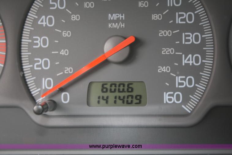 image for item F2964 2002 Volvo S40