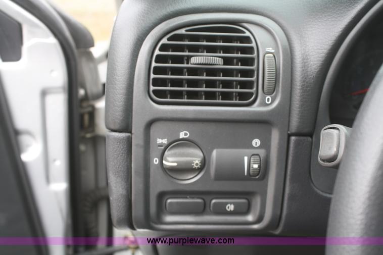 image for item F2964 2002 Volvo S40