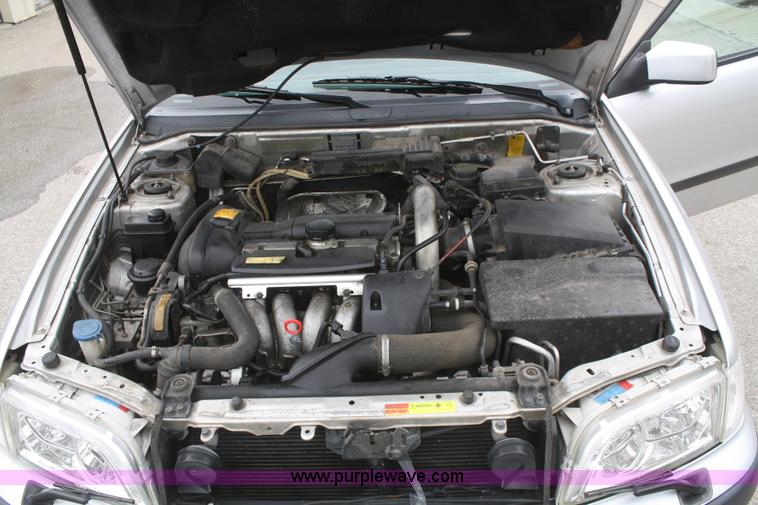 image for item F2964 2002 Volvo S40