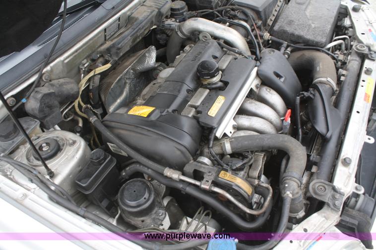 image for item F2964 2002 Volvo S40