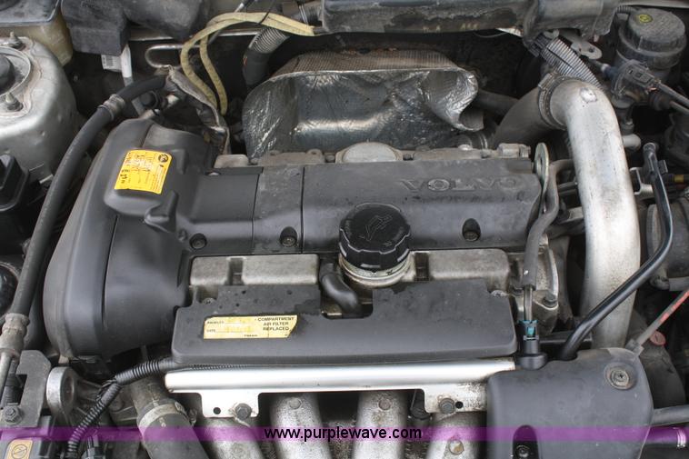 image for item F2964 2002 Volvo S40