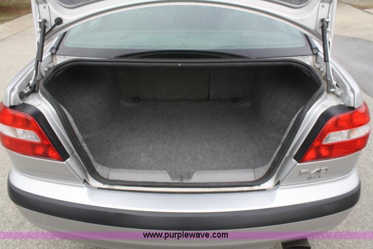 image for item F2964 2002 Volvo S40