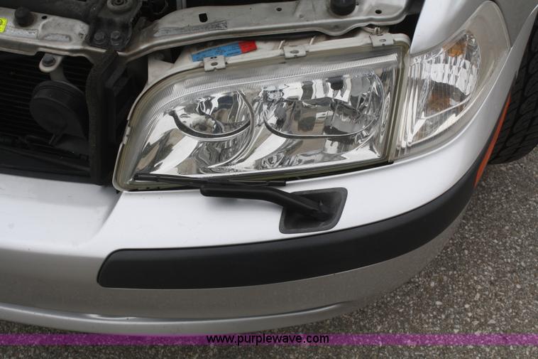 image for item F2964 2002 Volvo S40