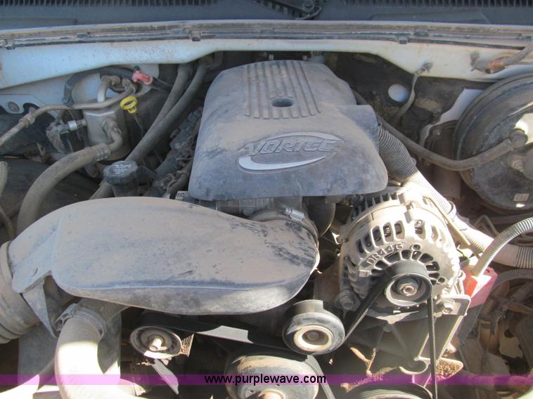 image for item F3167 2005 Chevrolet Silverado 1500 pickup truck