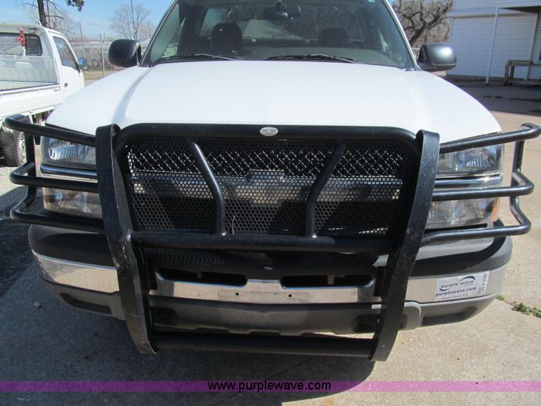 image for item F3167 2005 Chevrolet Silverado 1500 pickup truck