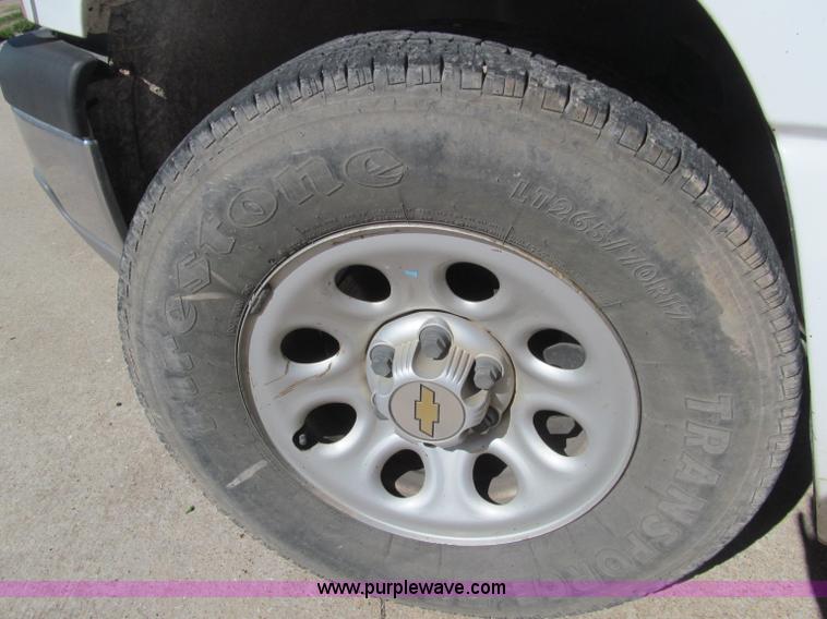 image for item F3167 2005 Chevrolet Silverado 1500 pickup truck