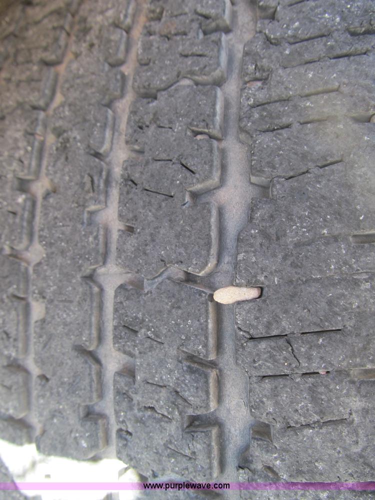 image for item F3167 2005 Chevrolet Silverado 1500 pickup truck