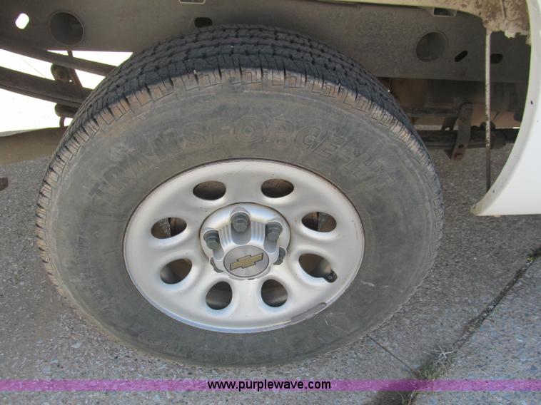 image for item F3167 2005 Chevrolet Silverado 1500 pickup truck