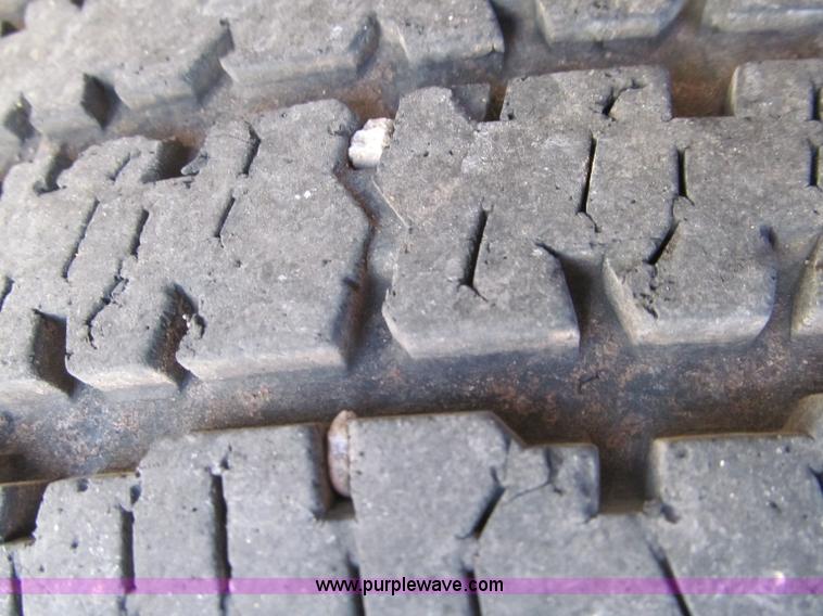 image for item F3167 2005 Chevrolet Silverado 1500 pickup truck