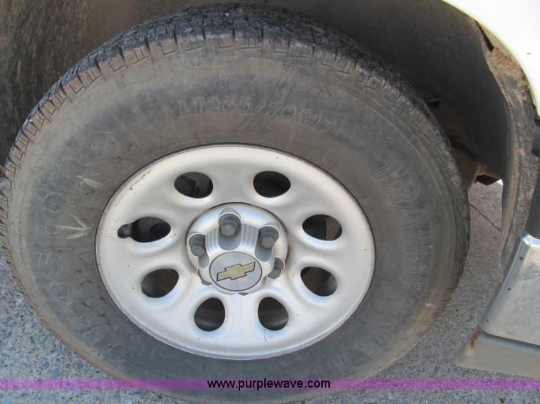 image for item F3167 2005 Chevrolet Silverado 1500 pickup truck