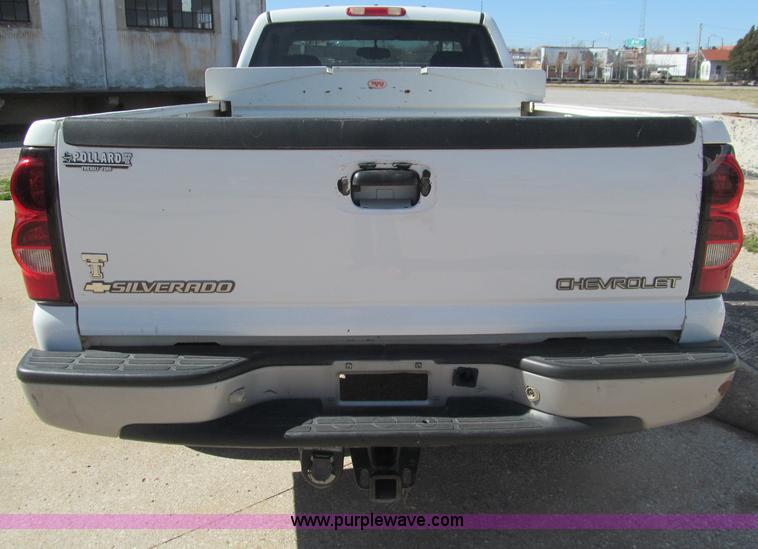 image for item F3167 2005 Chevrolet Silverado 1500 pickup truck