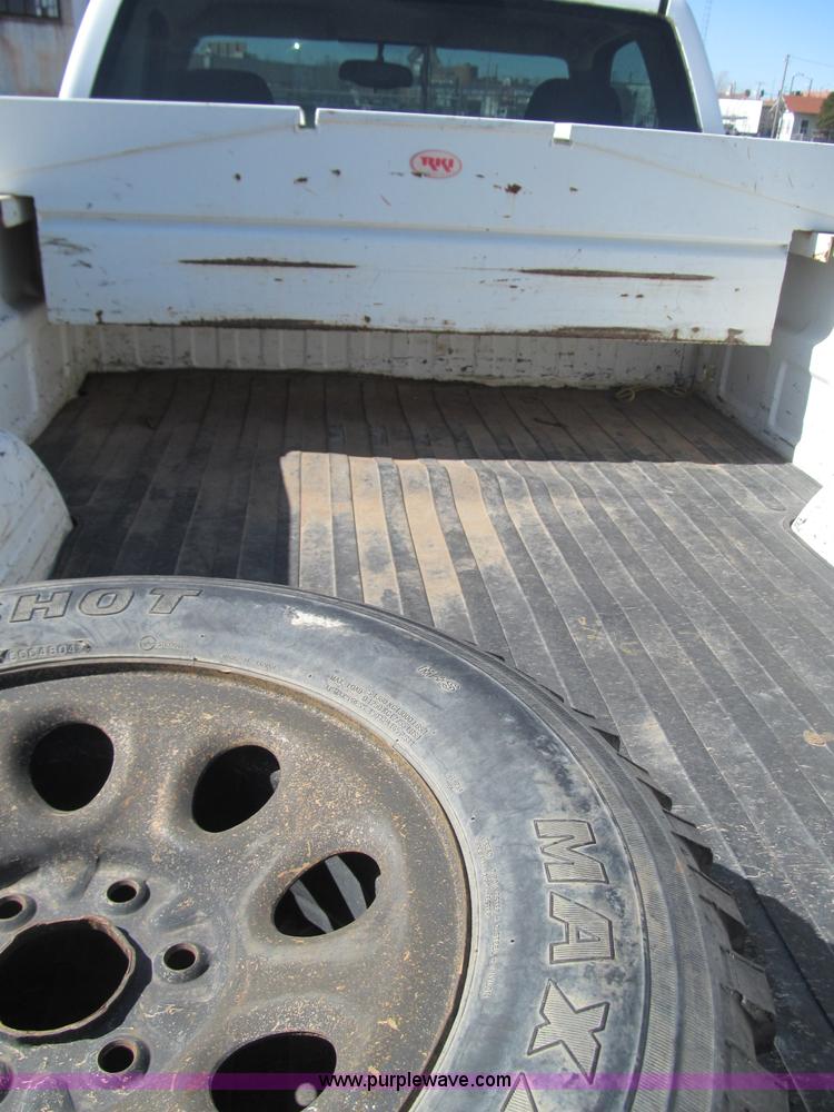 image for item F3167 2005 Chevrolet Silverado 1500 pickup truck