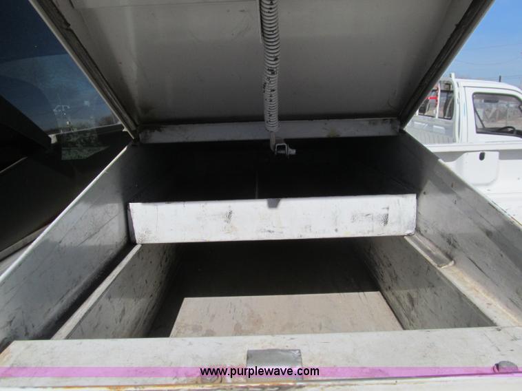 image for item F3167 2005 Chevrolet Silverado 1500 pickup truck