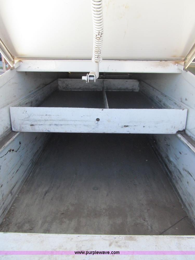 image for item F3167 2005 Chevrolet Silverado 1500 pickup truck