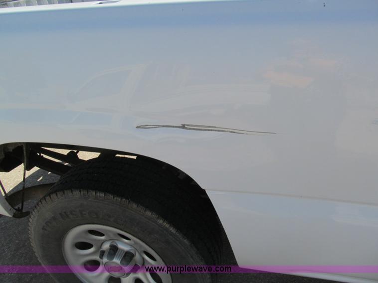 image for item F3167 2005 Chevrolet Silverado 1500 pickup truck