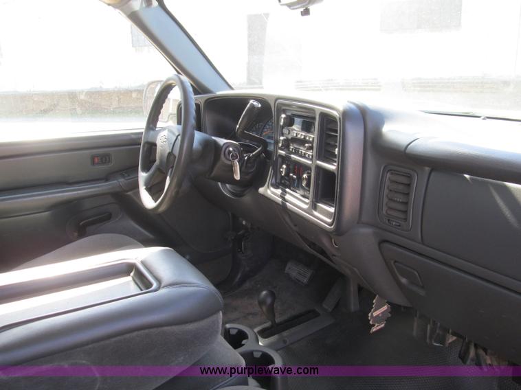 image for item F3167 2005 Chevrolet Silverado 1500 pickup truck