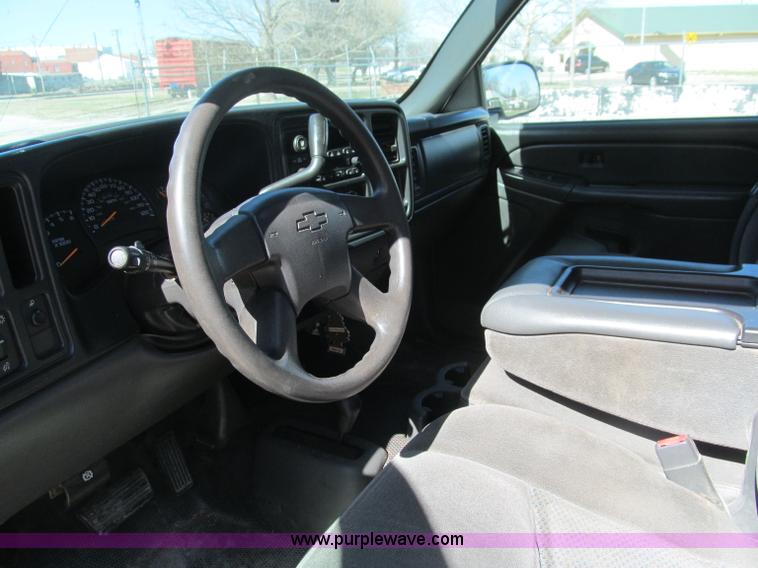 image for item F3167 2005 Chevrolet Silverado 1500 pickup truck