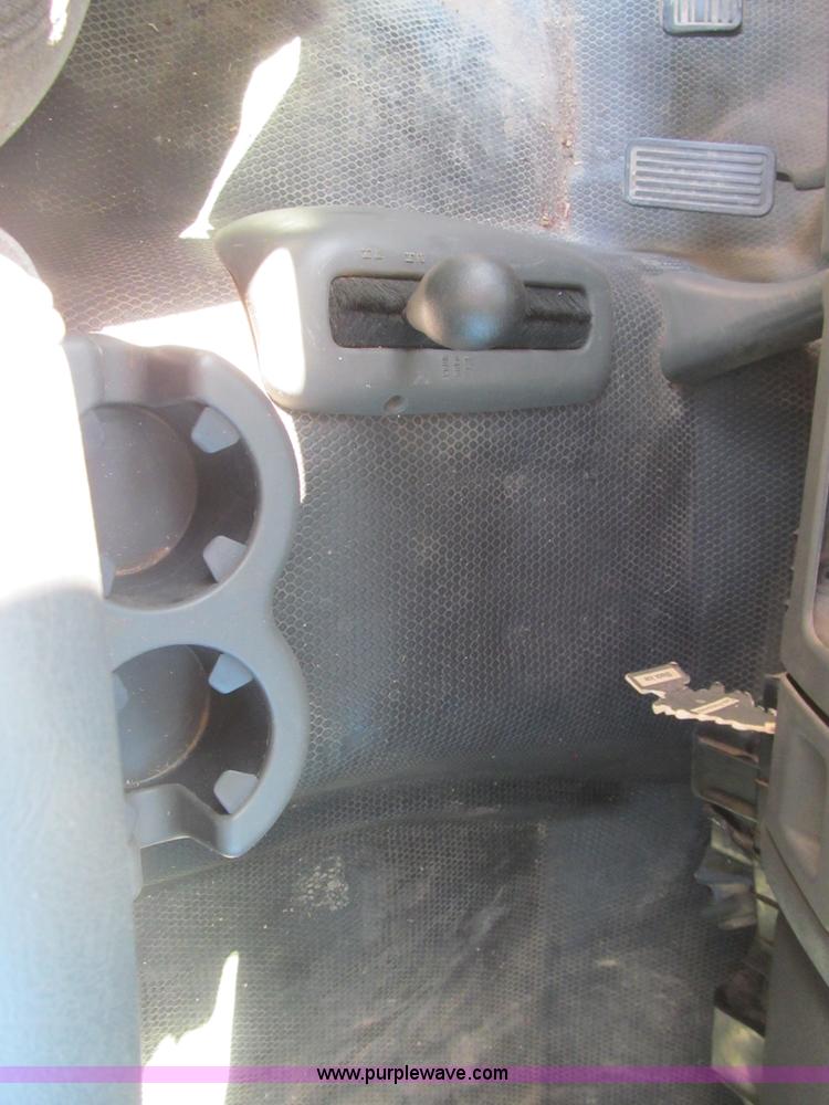 image for item F3167 2005 Chevrolet Silverado 1500 pickup truck