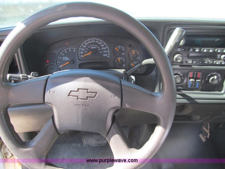 image for item F3167 2005 Chevrolet Silverado 1500 pickup truck