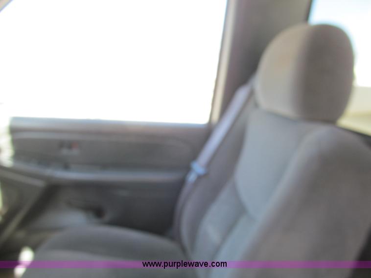 image for item F3167 2005 Chevrolet Silverado 1500 pickup truck