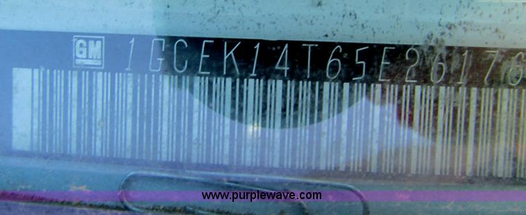 image for item F3167 2005 Chevrolet Silverado 1500 pickup truck