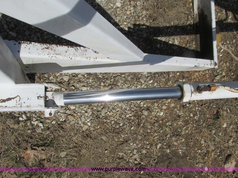 image for item F4430 International 806 loader