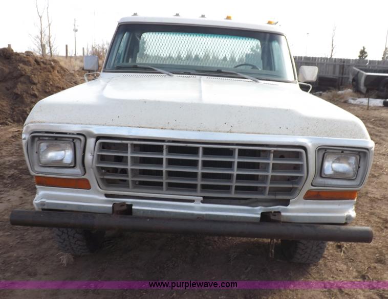 image for item F6442 1979 Ford F350 Custom flatbed truck