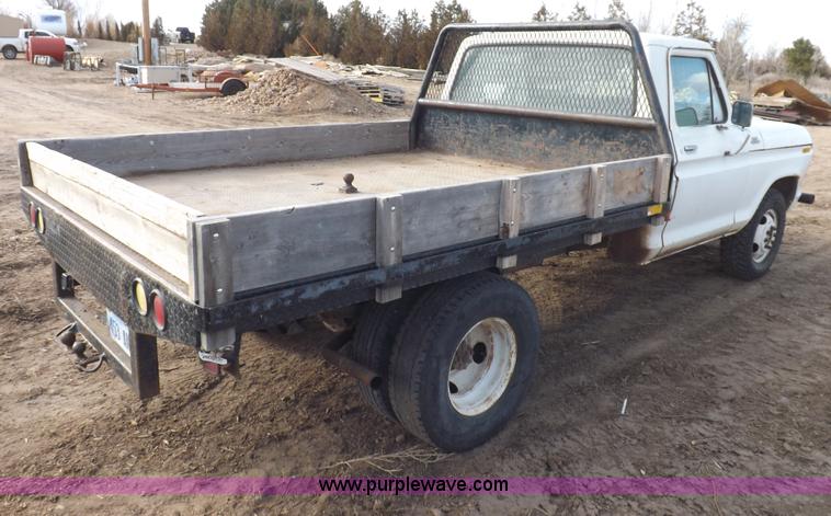 image for item F6442 1979 Ford F350 Custom flatbed truck
