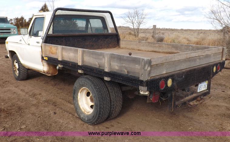 image for item F6442 1979 Ford F350 Custom flatbed truck