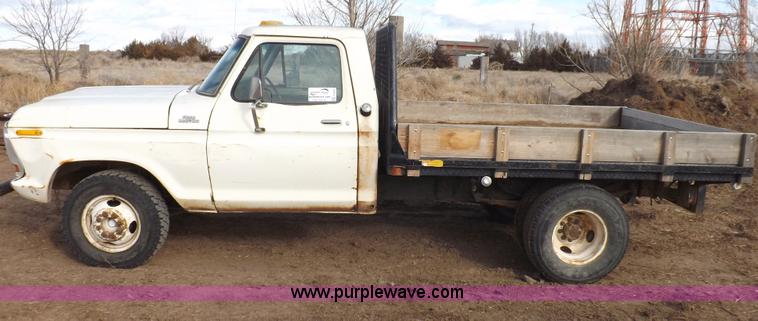 image for item F6442 1979 Ford F350 Custom flatbed truck