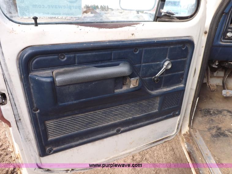 image for item F6442 1979 Ford F350 Custom flatbed truck