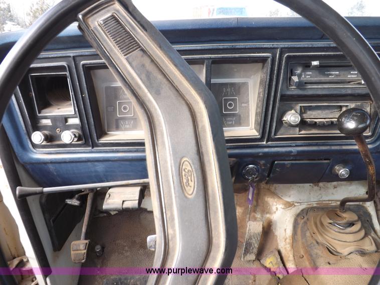 image for item F6442 1979 Ford F350 Custom flatbed truck