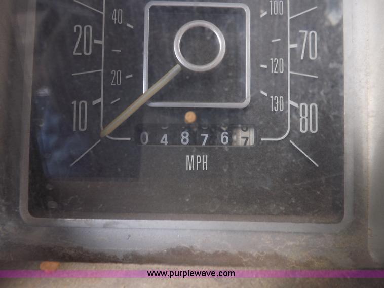 image for item F6442 1979 Ford F350 Custom flatbed truck