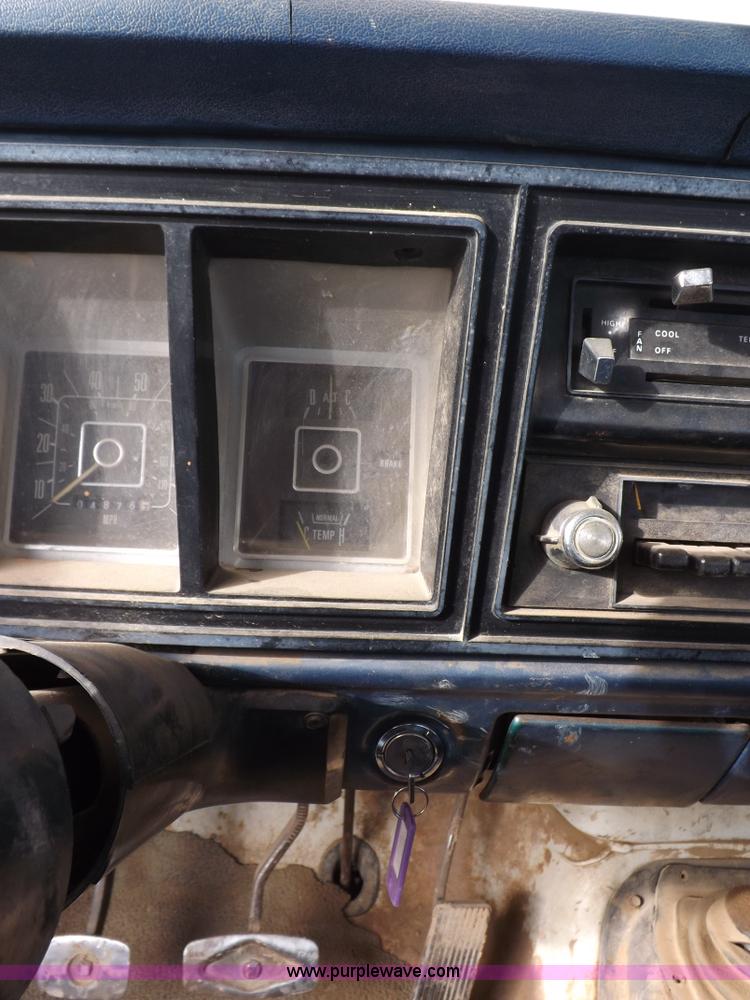 image for item F6442 1979 Ford F350 Custom flatbed truck