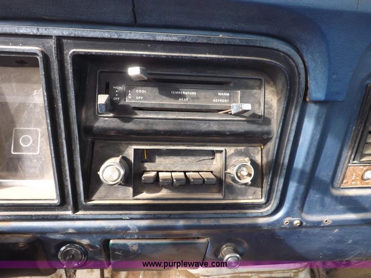 image for item F6442 1979 Ford F350 Custom flatbed truck