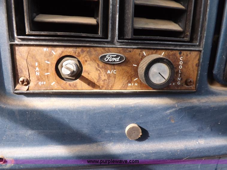 image for item F6442 1979 Ford F350 Custom flatbed truck