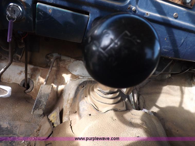 image for item F6442 1979 Ford F350 Custom flatbed truck