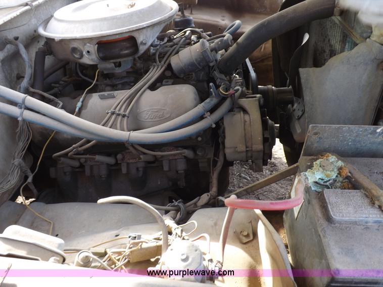 image for item F6442 1979 Ford F350 Custom flatbed truck