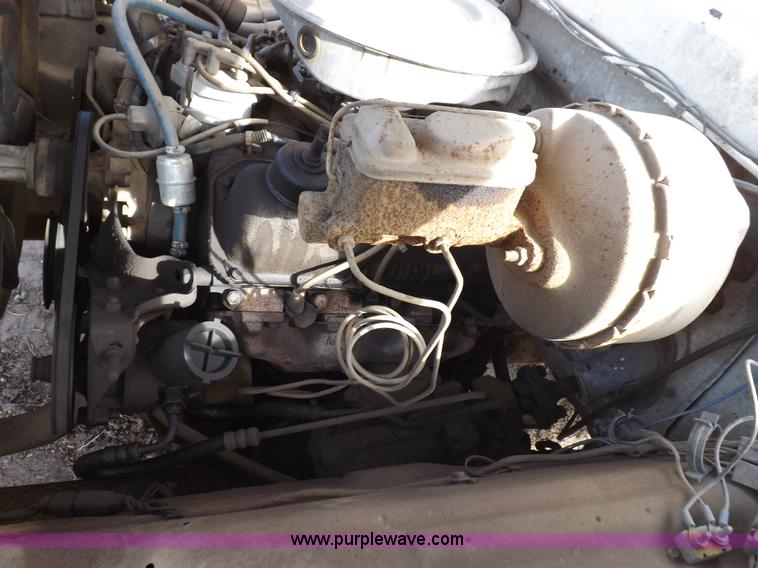 image for item F6442 1979 Ford F350 Custom flatbed truck