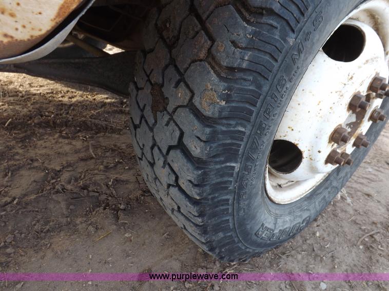 image for item F6442 1979 Ford F350 Custom flatbed truck