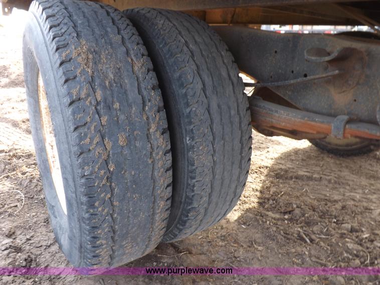 image for item F6442 1979 Ford F350 Custom flatbed truck