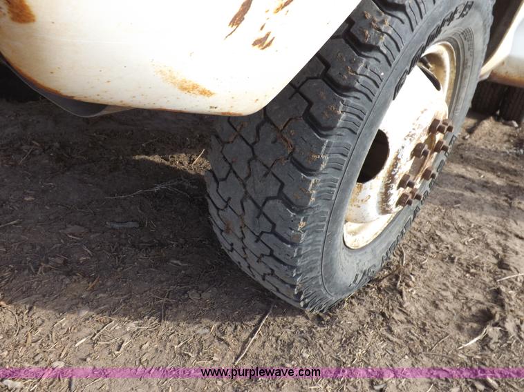 image for item F6442 1979 Ford F350 Custom flatbed truck